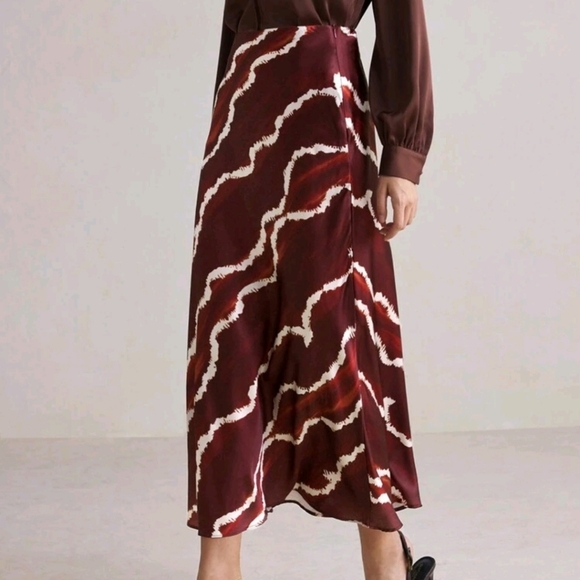 Women's Printed Skirt For Autumn - Picture 3 of 5